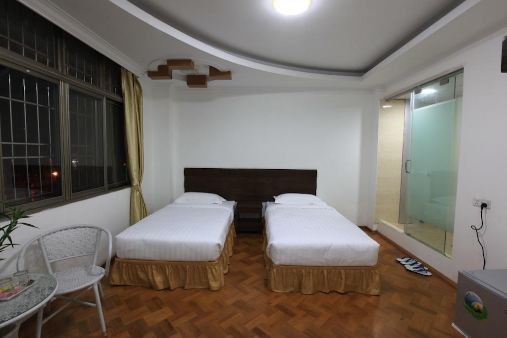 Yangon Regency Hotel Exterior photo